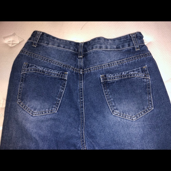 Curvy distressed SHEIN bf jeans - Picture 2 of 4